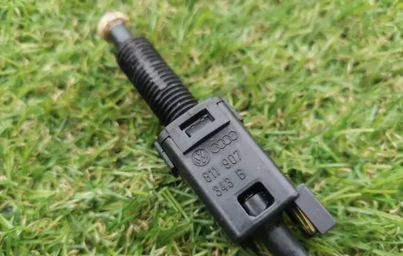 Audi A6 S6 C4 4A Brake pedal sensor switch 811907343B 343B