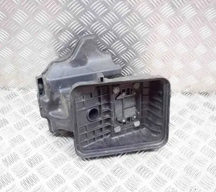 Mitsubishi Space Wagon Air filter box cover E5T05371