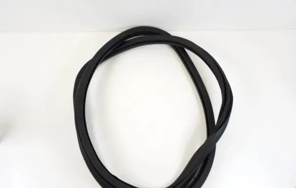 Rear door rubber seal (on body)