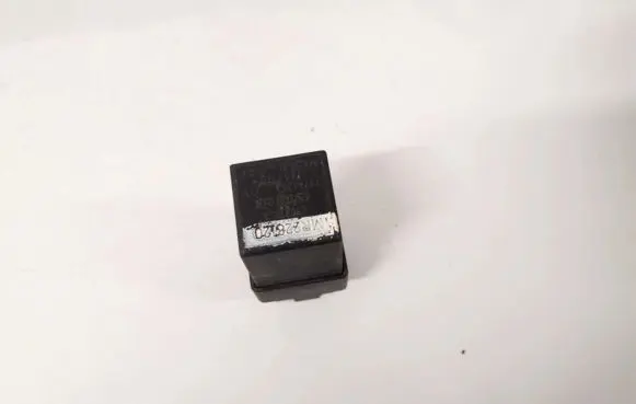 Mitsubishi Carisma Other relay mr228120