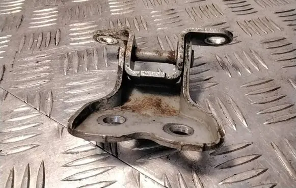 Toyota Avensis T250 Front door lower hinge 