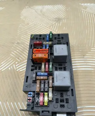 Mercedes-Benz ML W164 Fuse module A1645400672 13532289 01462706