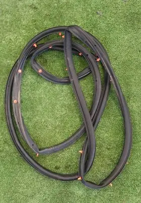 Ford Explorer VI Front door rubber seal LB5B-S20530