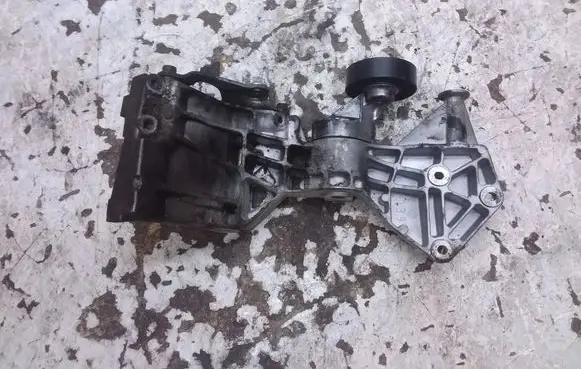Mercedes-Benz A W169 A/C compressor mount bracket 1661911 1421