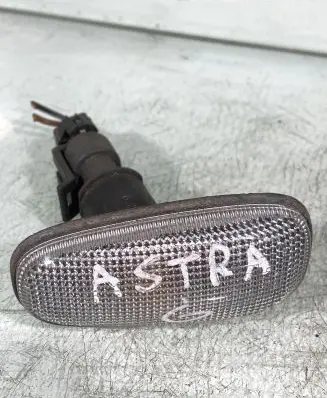 Front fender indicator light