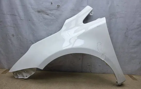 Toyota Avensis T270 Fender 