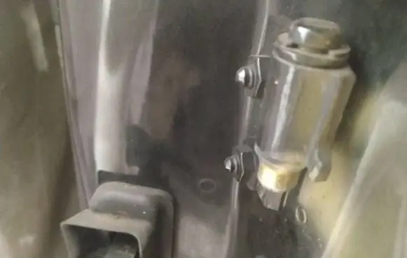BMW 6 E63 E64 Front door upper hinge 