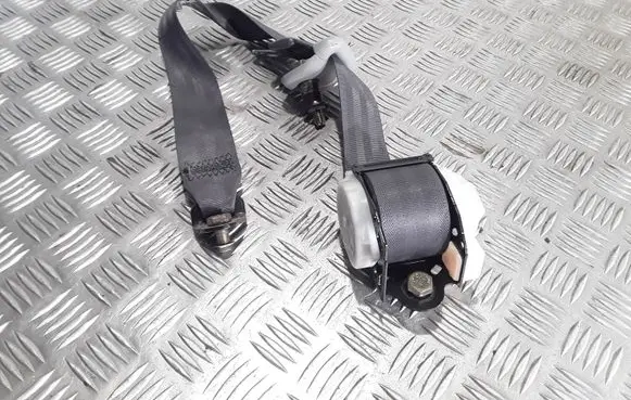 Mazda MPV Middle seatbelt (rear) 