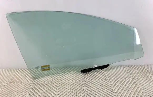 Toyota Yaris Front door window glass four-door 
