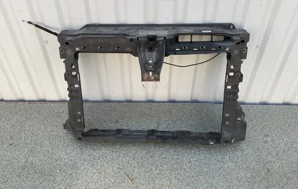 Volkswagen Jetta VI Radiator support slam panel