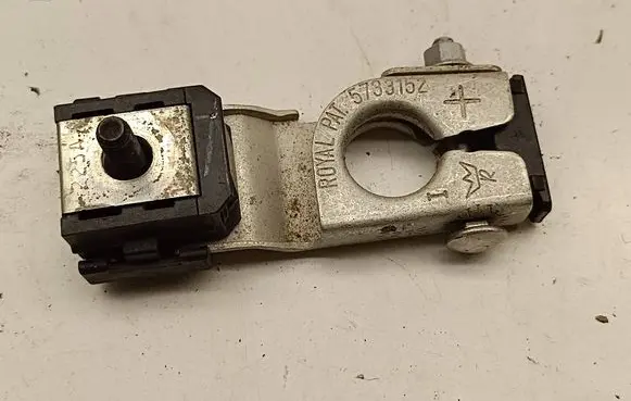Ford Escape IV Positive cable (battery) 5733152