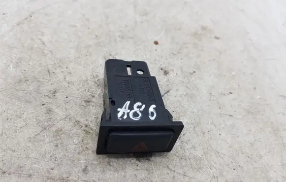 Toyota Land Cruiser (HDJ90) Hazard light switch 157963