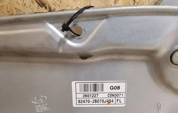 Hyundai Santa Fe Front door window regulator with motor 824702B070J4S4