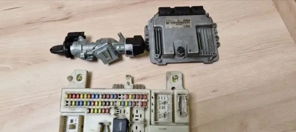 Ford C-MAX I Engine control unit/module 3M513F880AC 4M5112A650ND