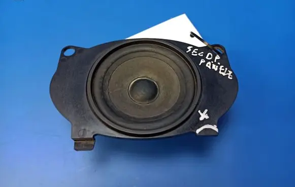Mercedes-Benz 380 560SEC C126 Panel speaker 0008206102