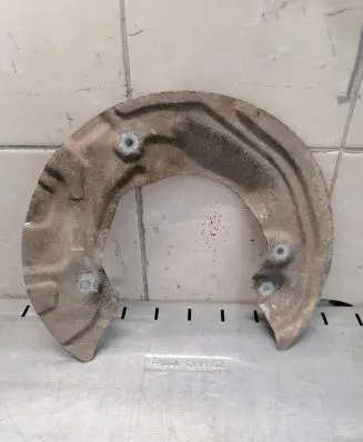 BMW 1 E81 E87 Front brake disc dust cover plate 6762852