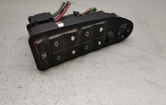 BMW 5 E39 Electric window control switch 8368966