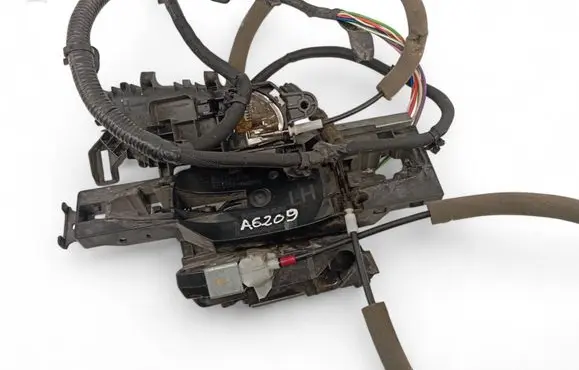 Nissan Qashqai Coupe door lock (next to the handle) 8061121133