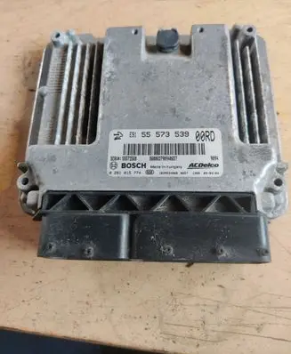 Opel Insignia A Engine control unit/module 55573539 0281015774