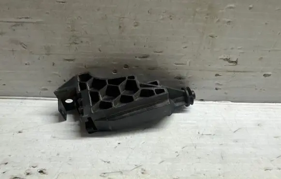 Volvo XC40 Radiator mount bracket 31686406