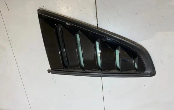 Ford Mustang VI Rear side window FR3B6329700AG