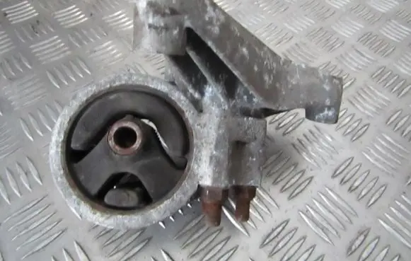 Volvo S40, V40 Engine mount bracket mr222150