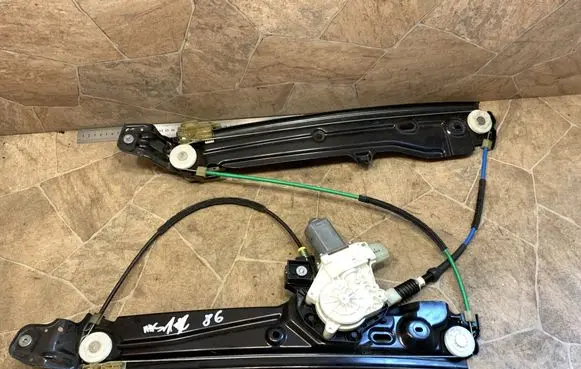 BMW 5 F10 F11 Front door electric window regulator 7182112