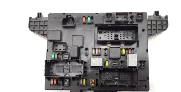Opel Zafira C Fuse module 20957185 1110097AC