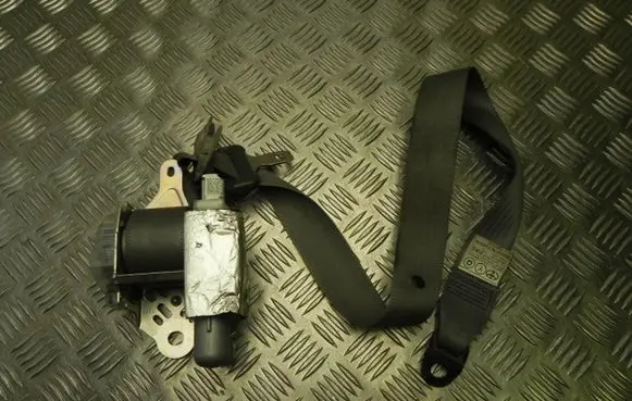 Toyota Prius (XW20) Front seatbelt 7L7240P M2656