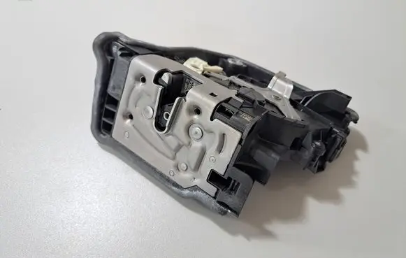 BMW X5 G05 Coupe door lock (next to the handle) 9464887