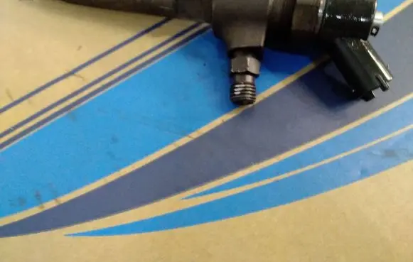 Opel Zafira B Fuel injector 0445110165