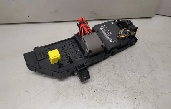 Opel Signum Fuse module 13199492 13181984
