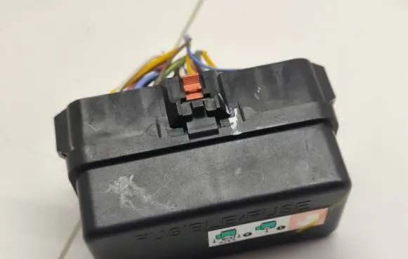 Peugeot 3008 II Fuse box set 9820725480