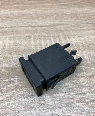 Volkswagen PASSAT B5 Windscreen/window heater switch 3B0959621C