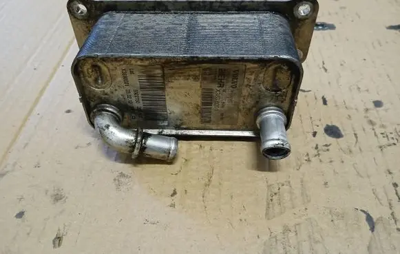 Volvo XC60 Engine oil radiator 31325045