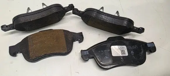 Renault Clio V Brake pads (front) 402002984R 410606508R