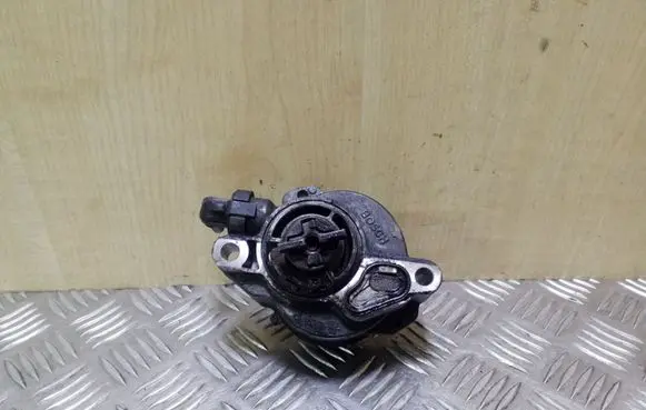 Mazda 3 I Vacuum pump D1561B