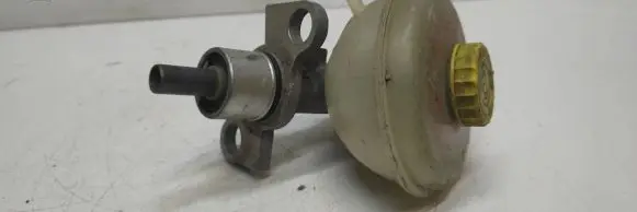 Volkswagen PASSAT B5 Master brake cylinder 131973
