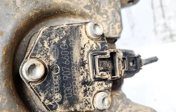 Audi Q3 8U Oil level sensor 03C907660G
