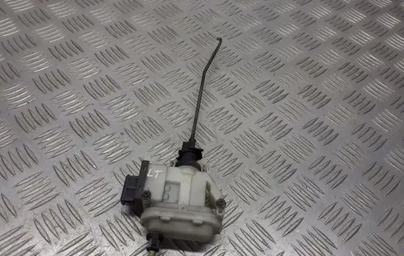 Volkswagen PASSAT B4 Central locking motor 3A0862153B