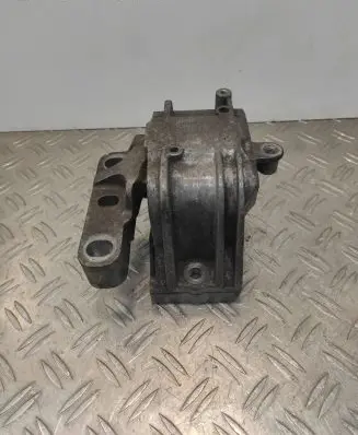 Volkswagen PASSAT B6 Engine mount bracket 1K0199262