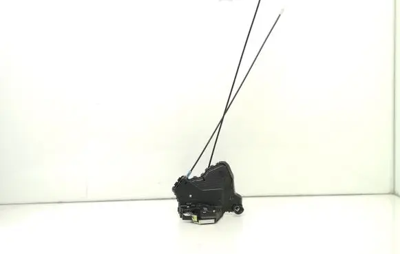 Toyota Verso Front door lock A2010