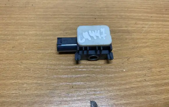 Mercedes-Benz ML W164 Airbag deployment crash/impact sensor 0038202826 C4447