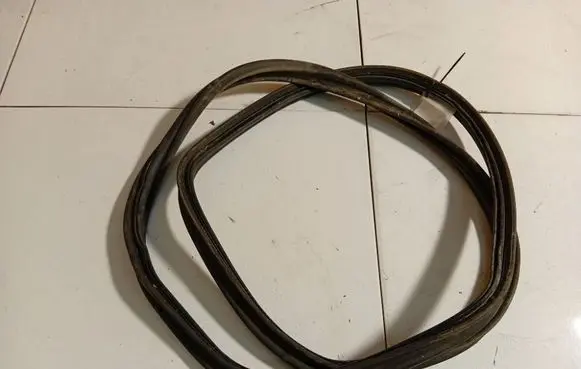 Skoda Superb B5 (3U) Rubber seal front coupe door 