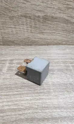 Volkswagen Golf IV Other relay 171937503