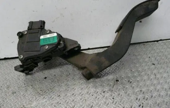 Volkswagen PASSAT B5.5 Accelerator throttle pedal 6PV00837503 8D1721523E