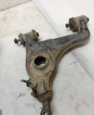 Mercedes-Benz E W210 Front lower control arm/wishbone 