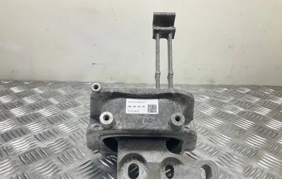 Volkswagen Golf VII Engine mount bracket 5Q0199262DE