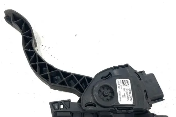 Volvo XC70 Accelerator throttle pedal 31329060