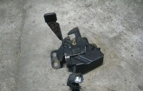 Engine bonnet/hood lock/catch